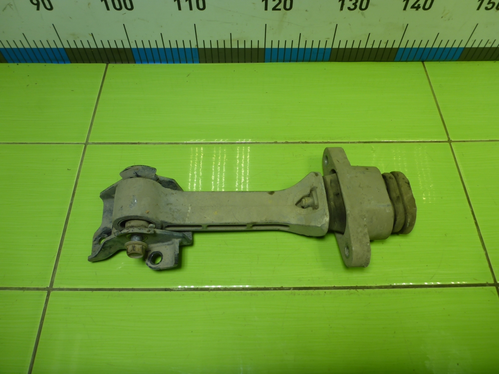 Опора двигателя задняя