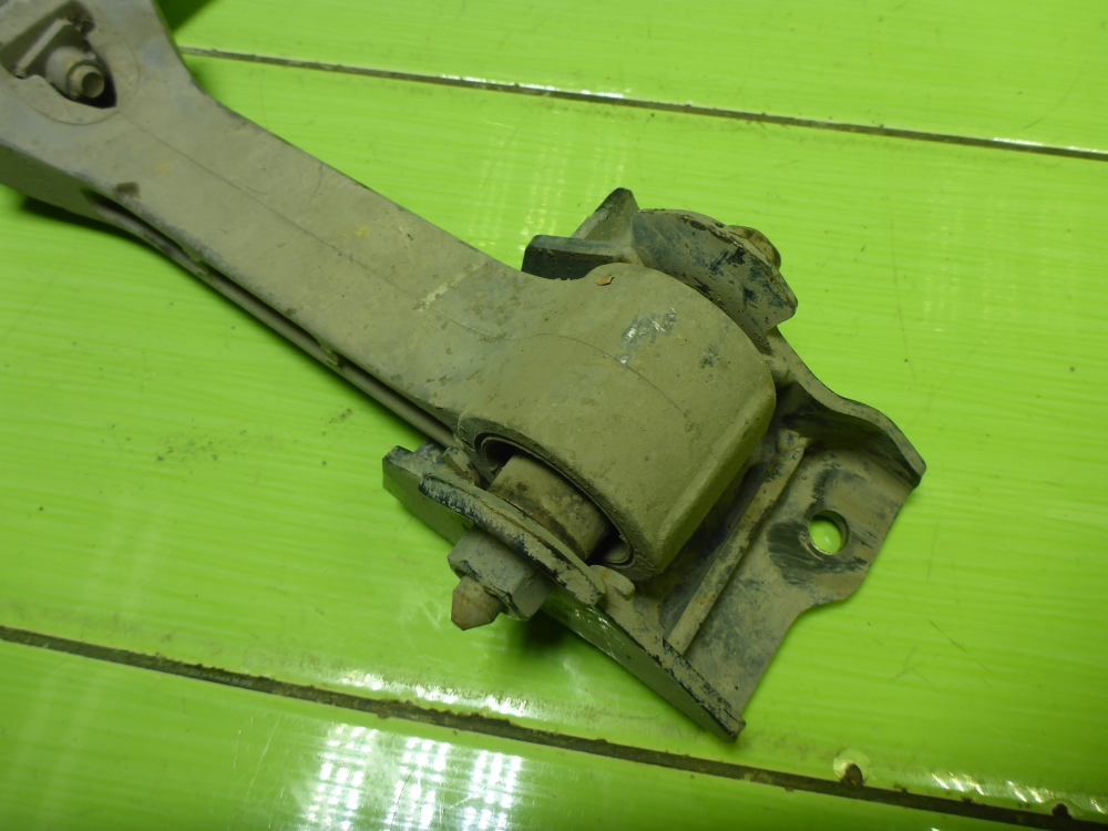 Опора двигателя задняя