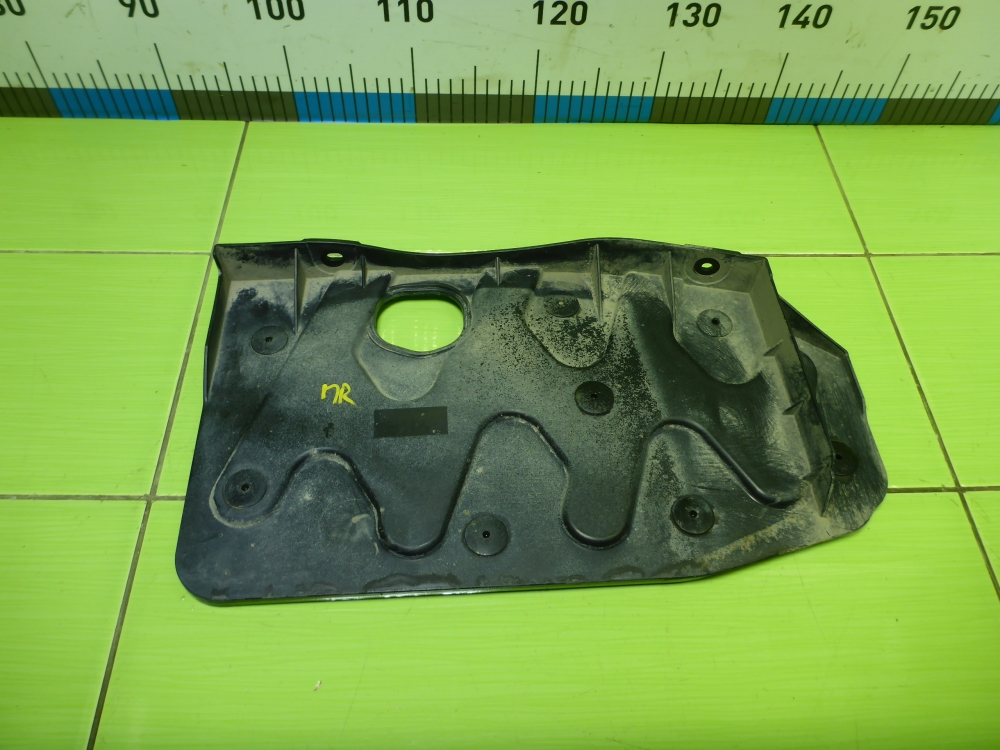 Пыльник двигателя боковой правый