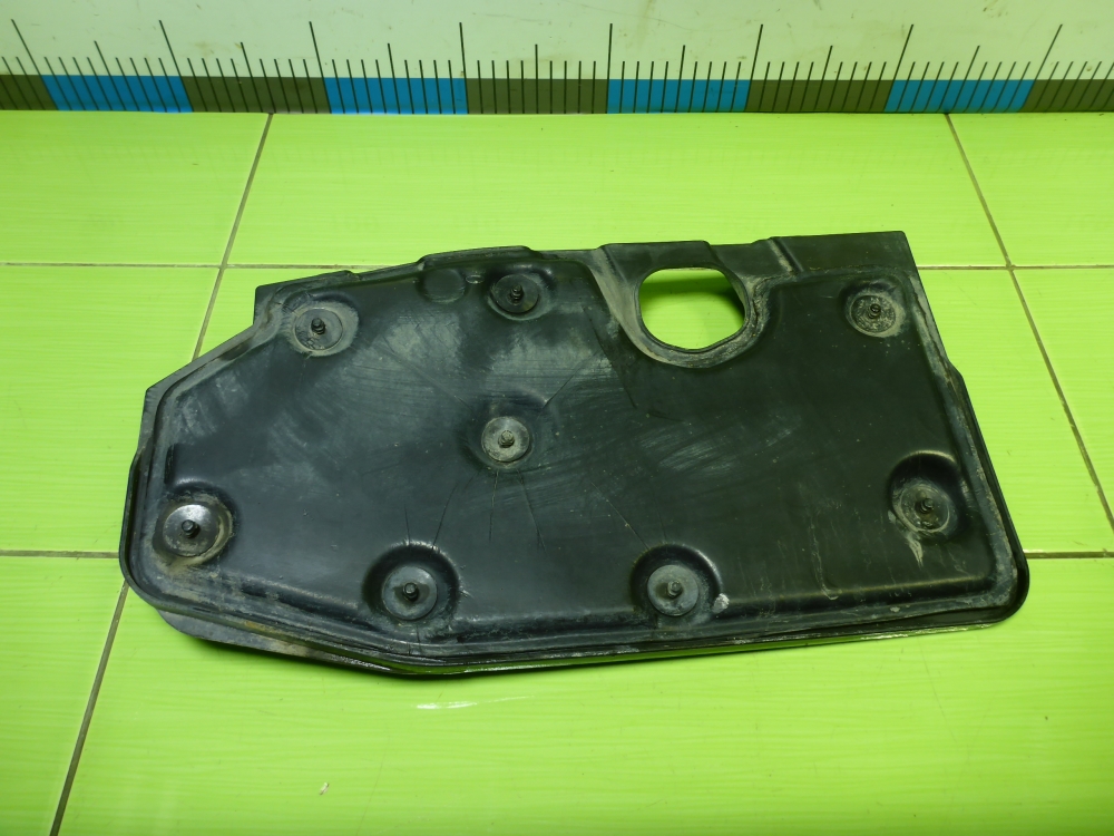 Пыльник двигателя боковой правый