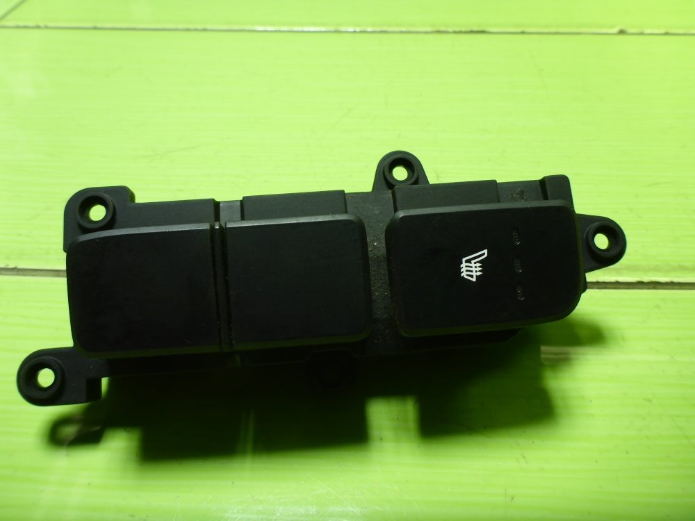 Кнопка обогрева сидений