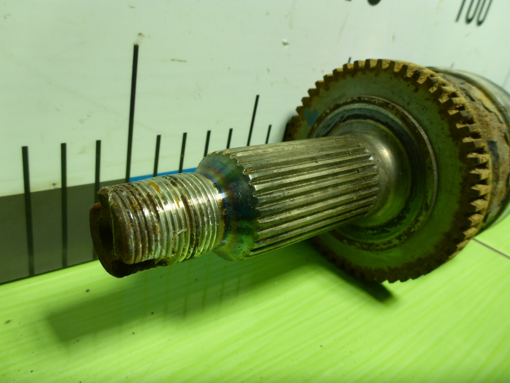 Полуось задняя левая