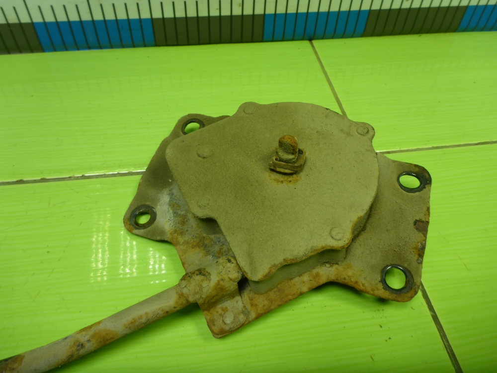 Механизм подъема запасного колеса