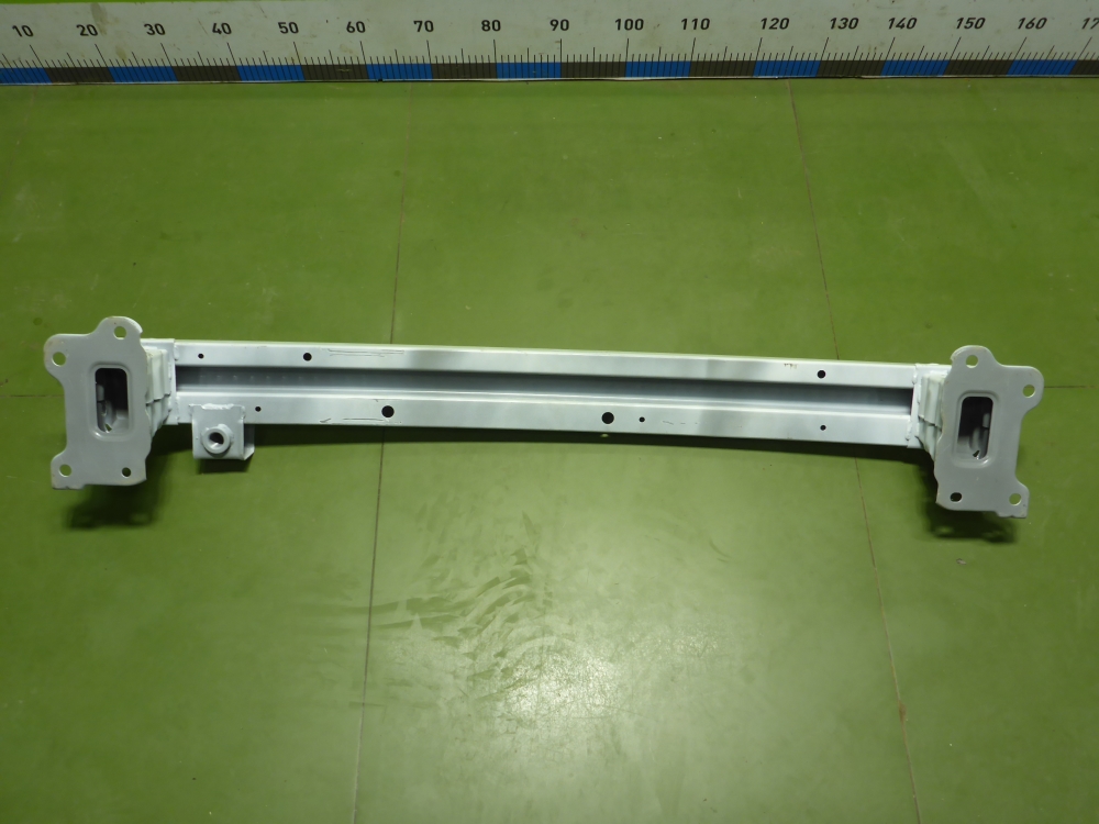 Усилитель переднего бампера