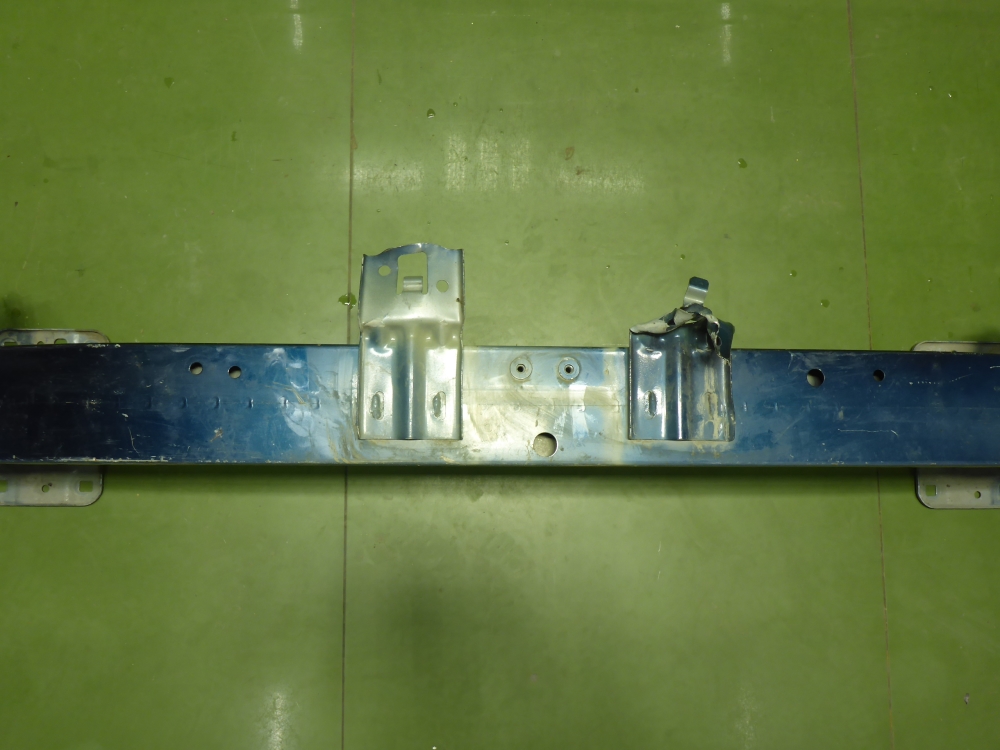 Усилитель переднего бампера