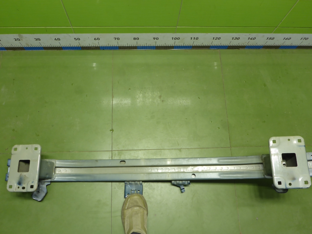 Усилитель переднего бампера