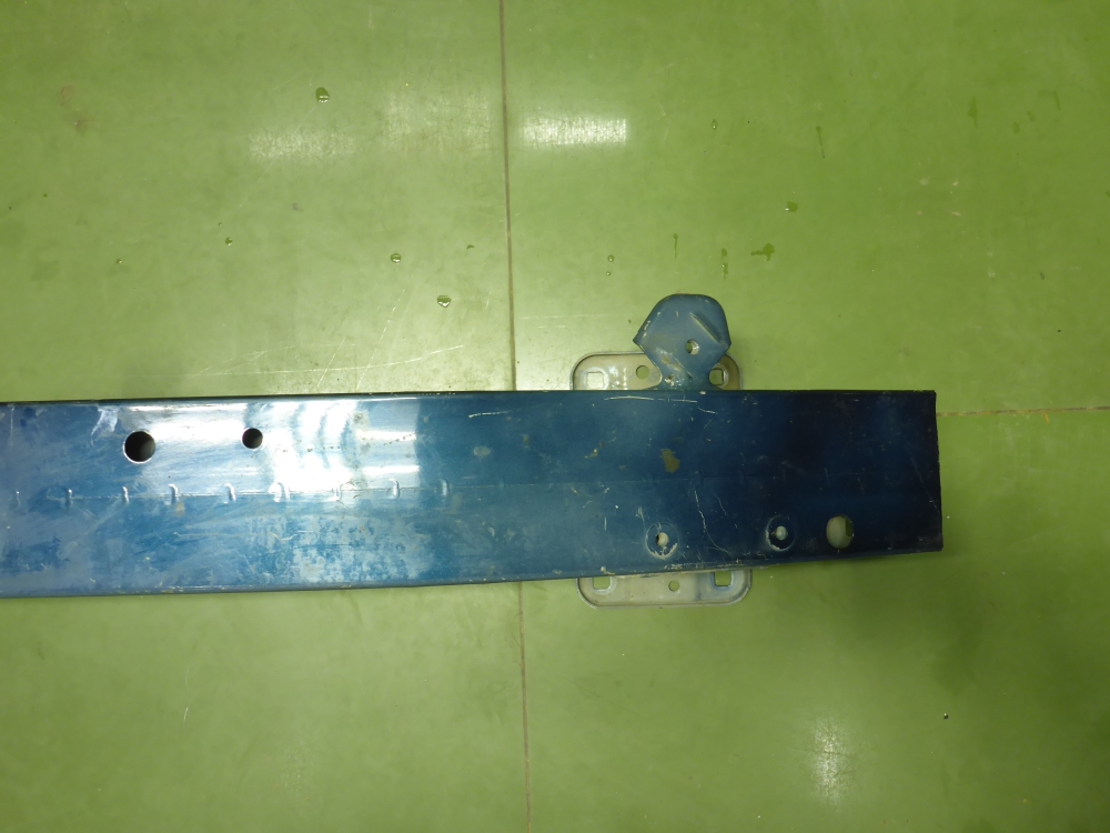 Усилитель переднего бампера