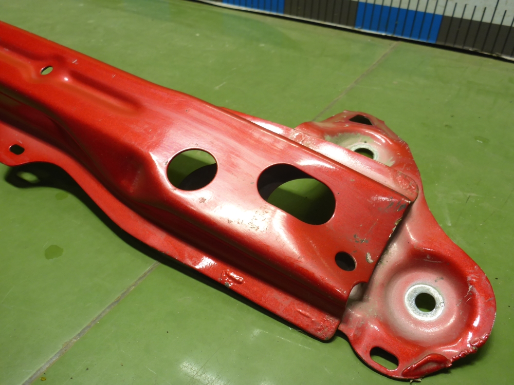 Усилитель заднего бампера