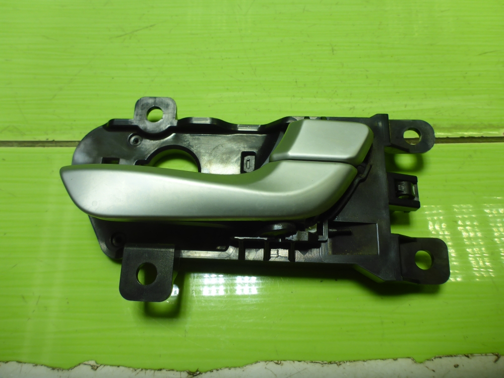 Ручка двери передней внутренняя правая