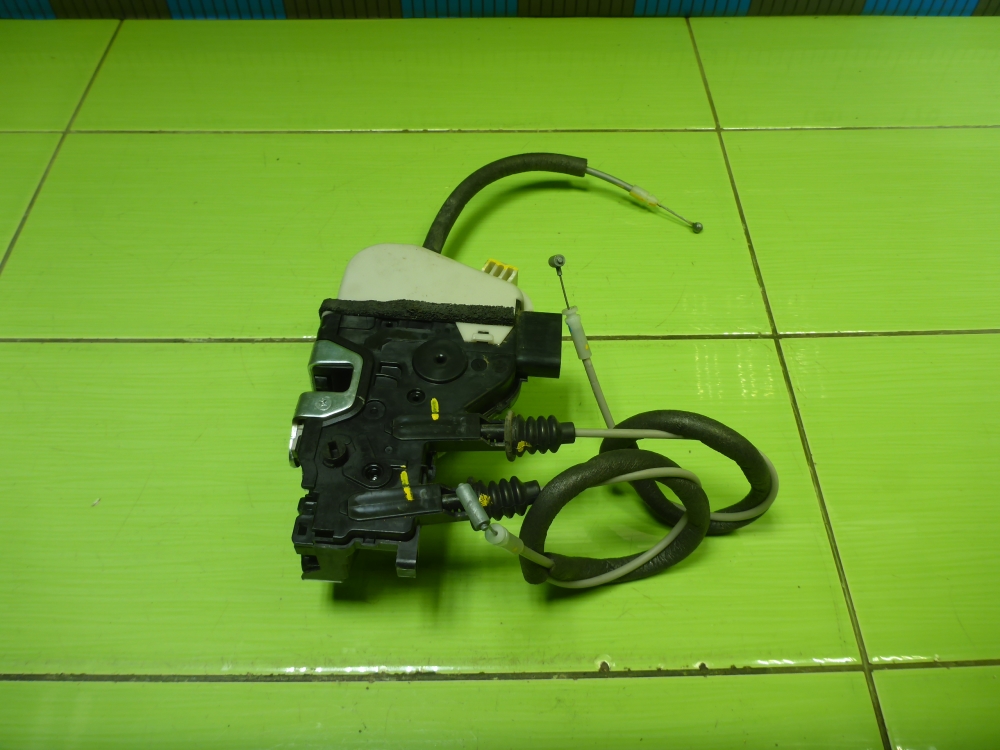 Замок двери задней левой