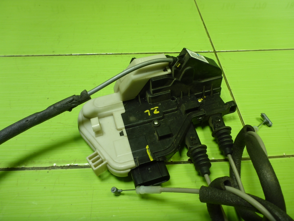 Замок двери задней левой