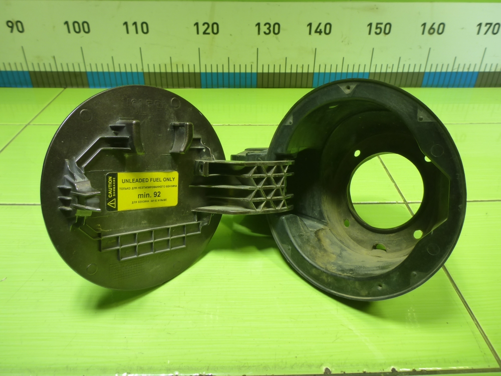 Лючок бензобака