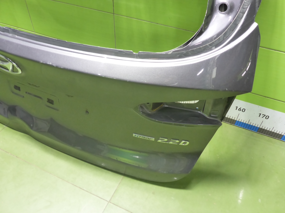 Дверь багажника