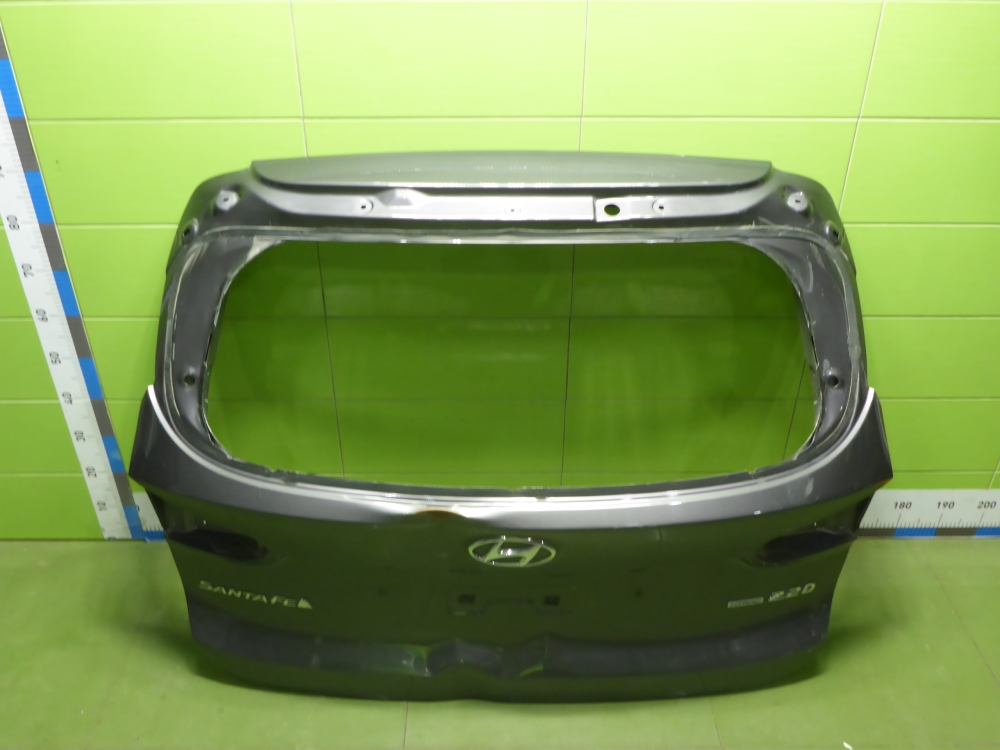 Дверь багажника