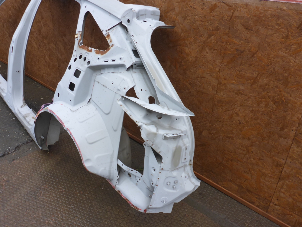 Кузовной элемент