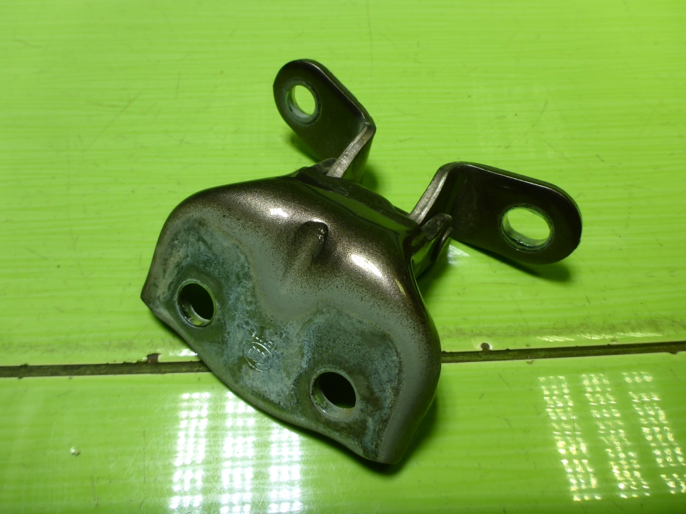 Петля двери задней правой верхняя