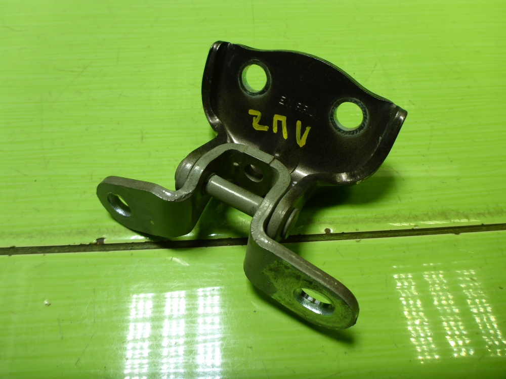 Петля двери задней правой верхняя