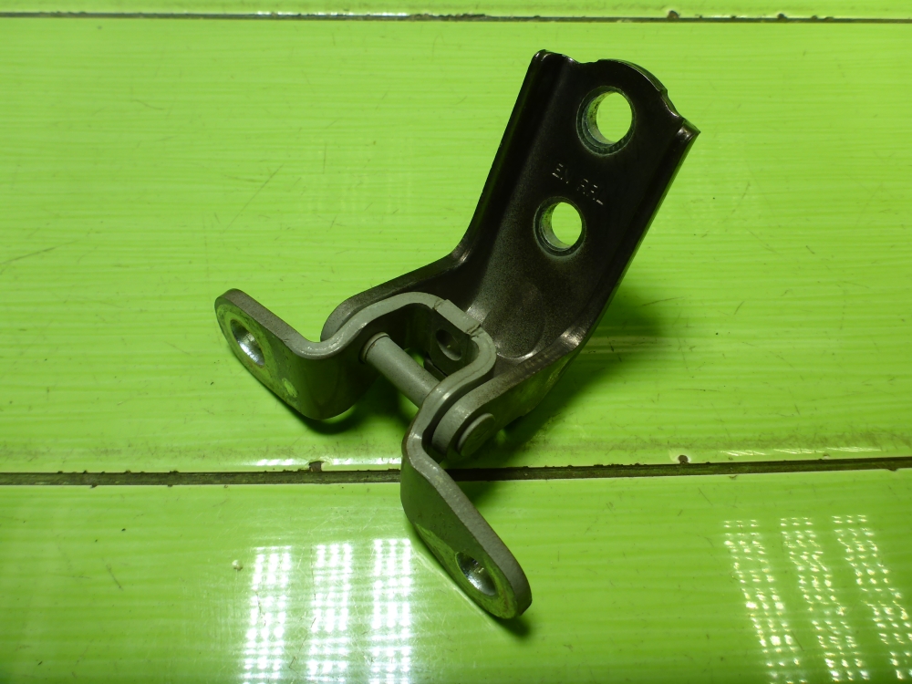 Петля двери задней правой нижняя