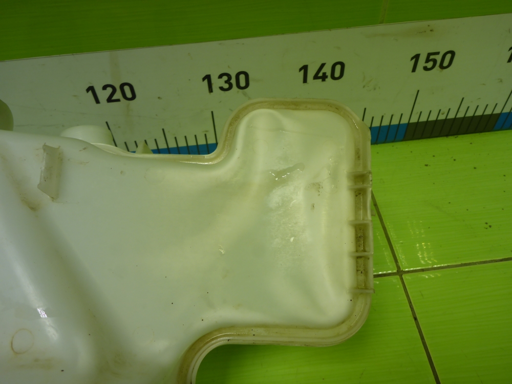 Бачок омывателя лобового стекла