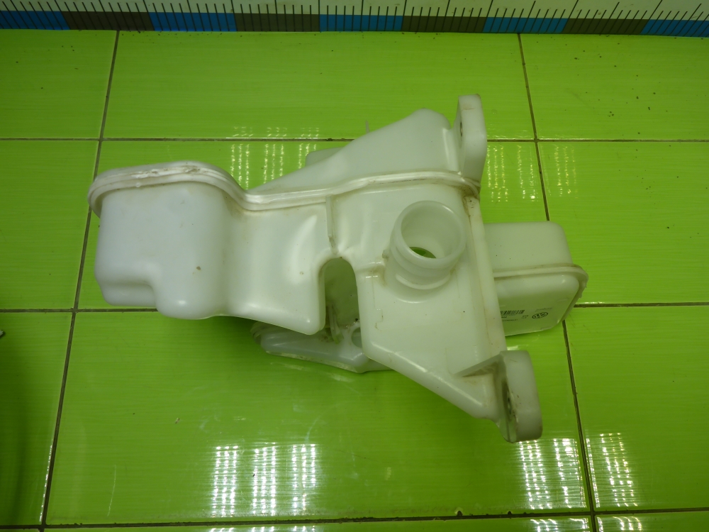 Бачок омывателя лобового стекла