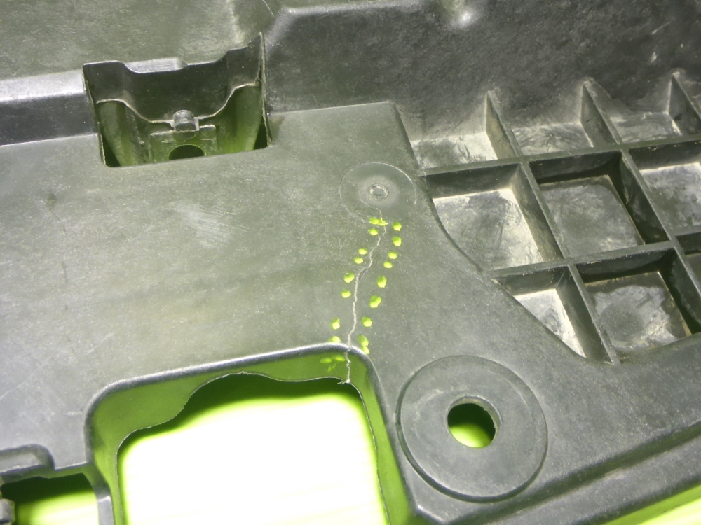 Кронштейн решетки радиатора