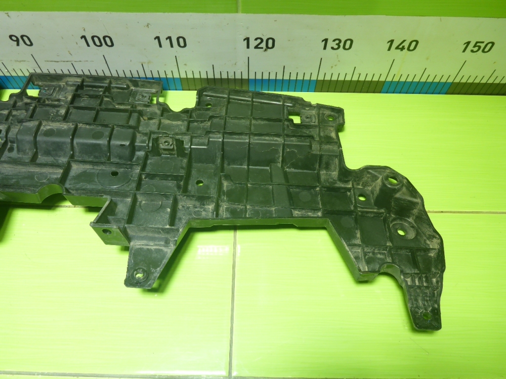 Кронштейн решетки радиатора