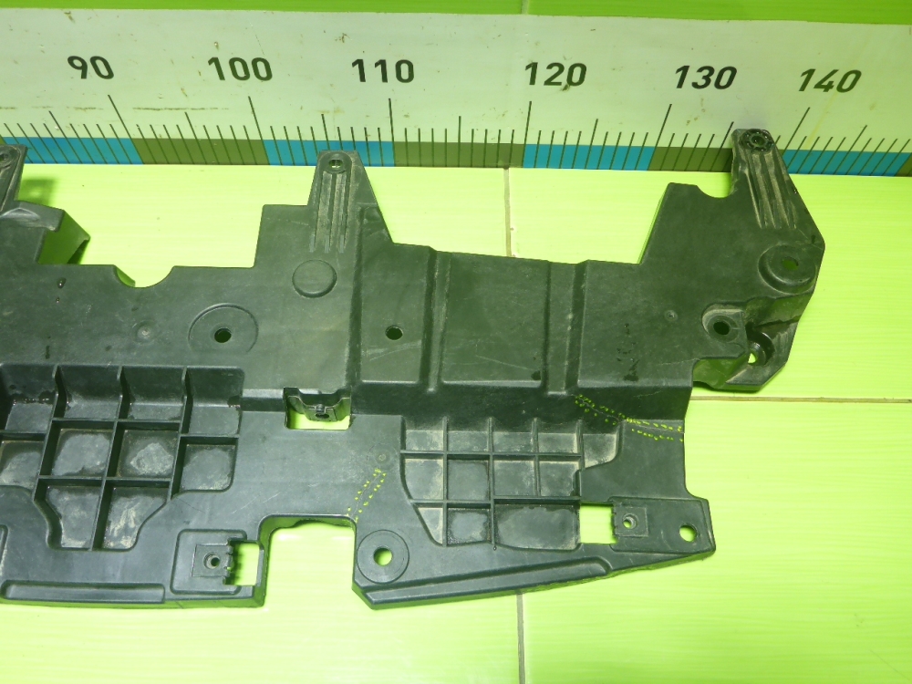 Кронштейн решетки радиатора