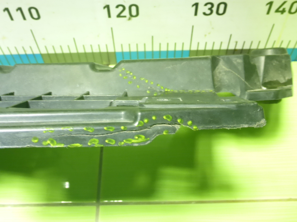 Кронштейн решетки радиатора