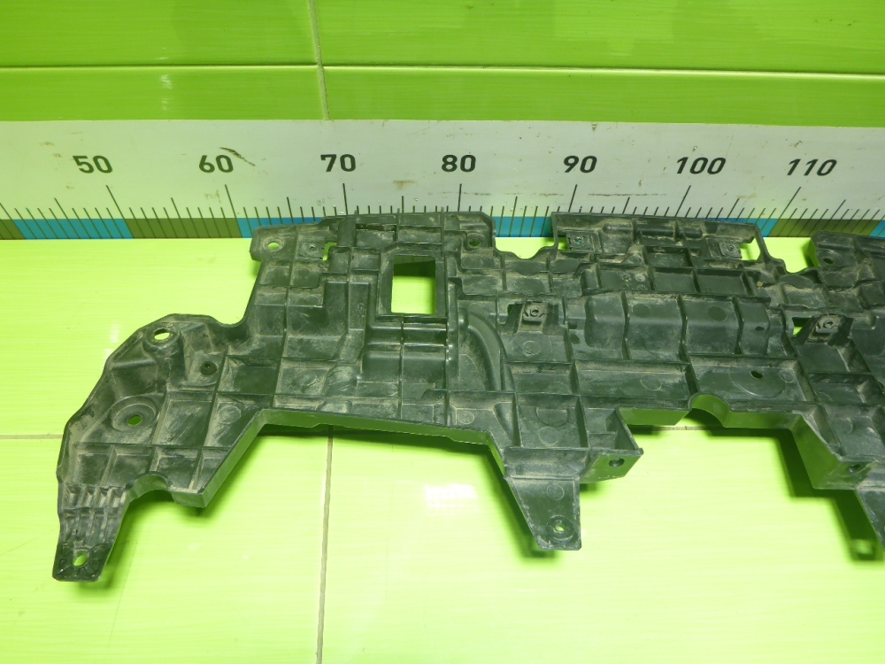 Кронштейн решетки радиатора