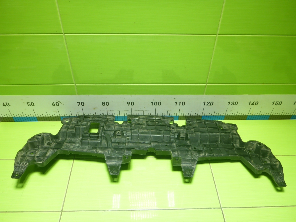 Кронштейн решетки радиатора