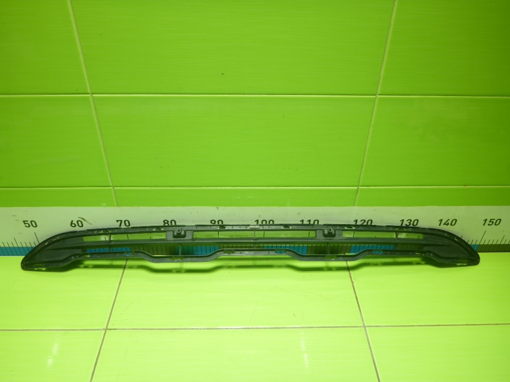 Решетка в бампер центральная