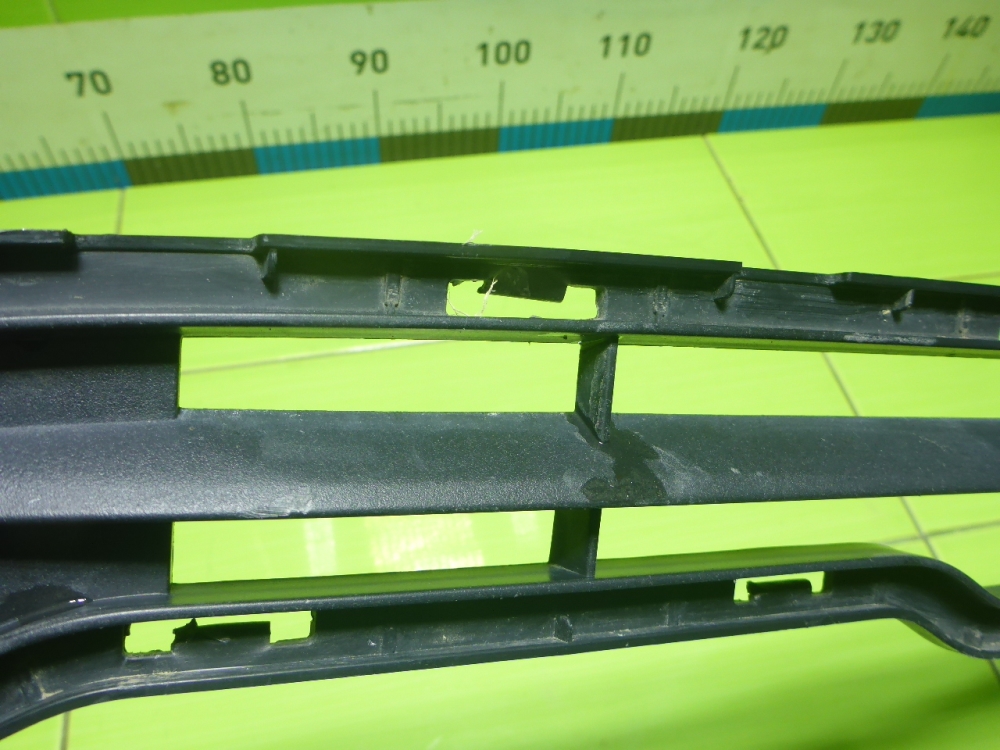 Решетка в бампер центральная