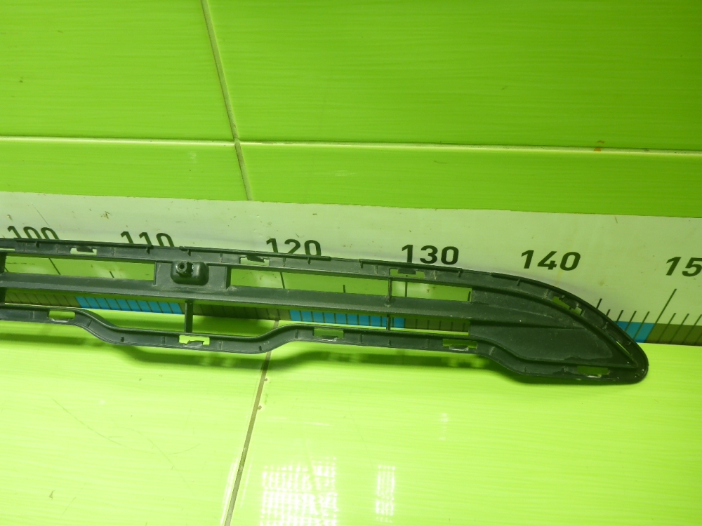 Решетка в бампер центральная