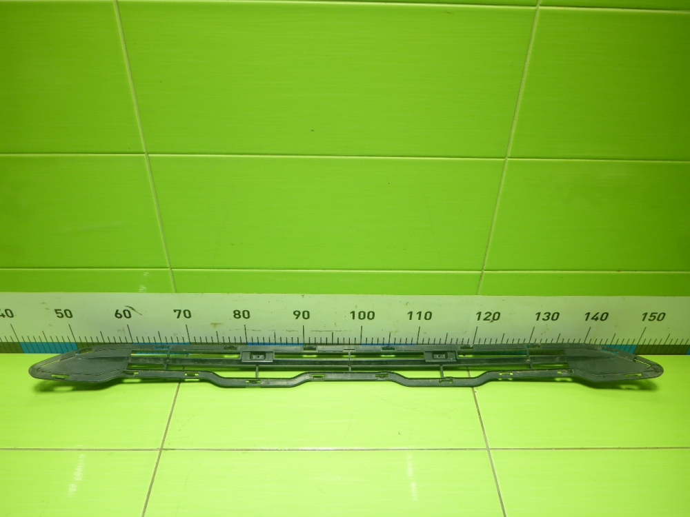 Решетка в бампер центральная