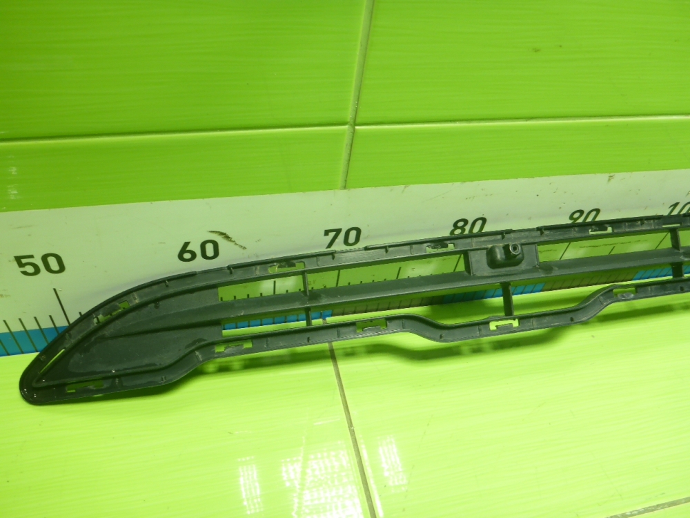 Решетка в бампер центральная