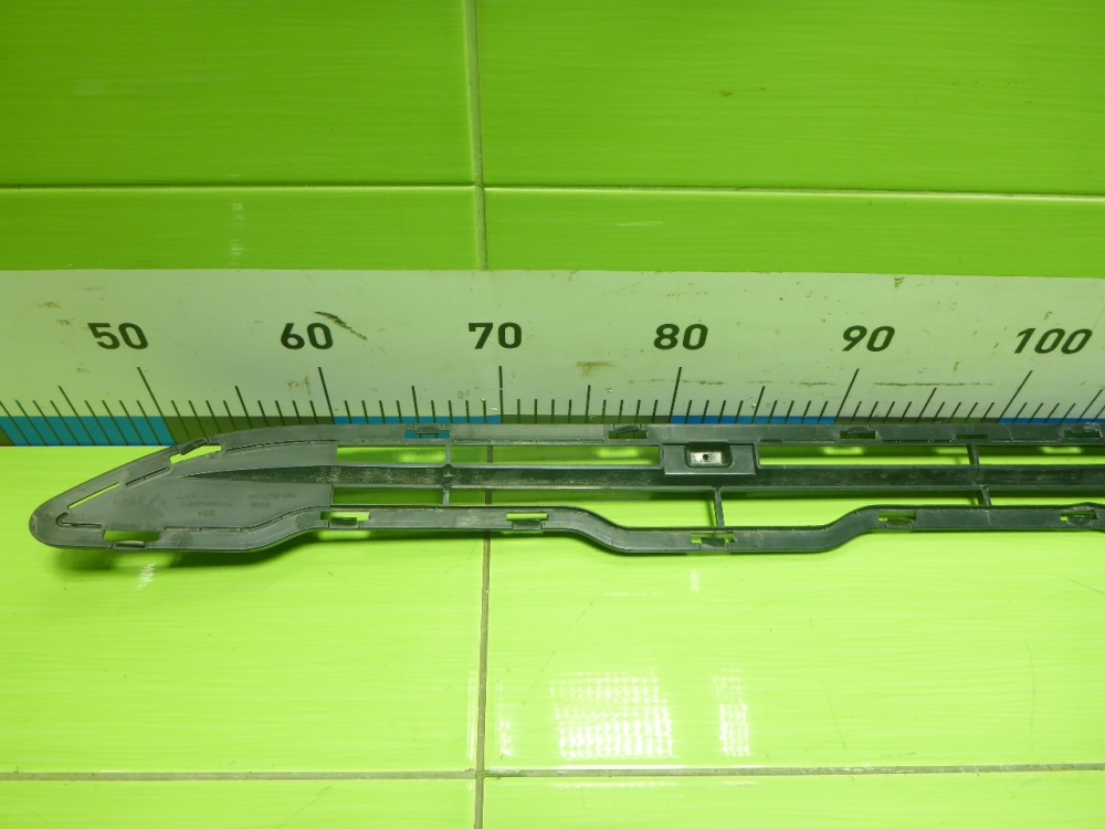 Решетка в бампер центральная