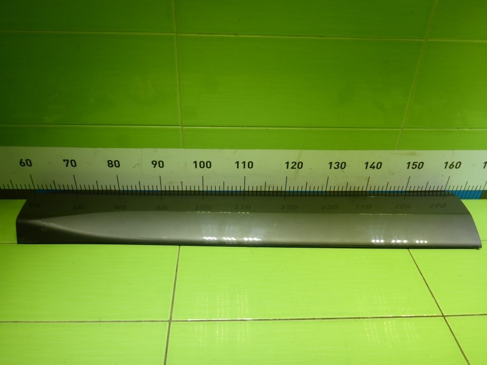 Накладка двери передней левой