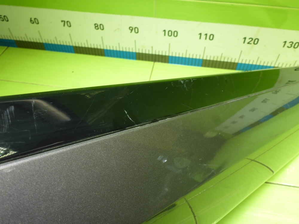 Накладка двери передней левой