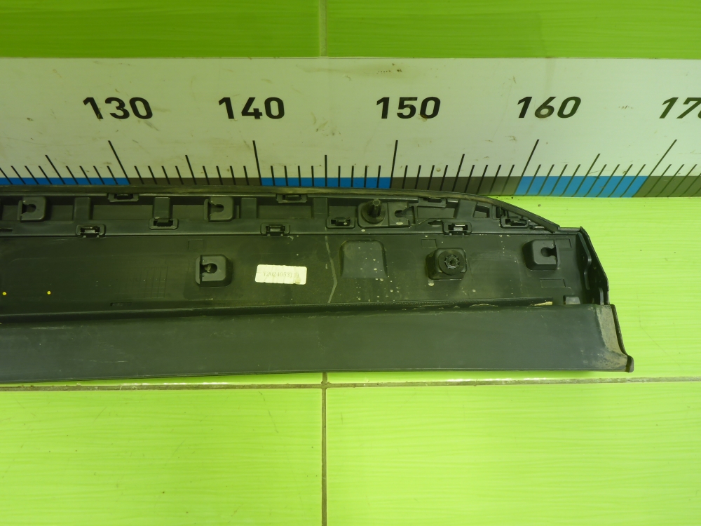 Накладка двери передней левой