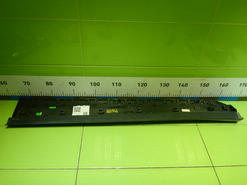 Накладка двери передней левой