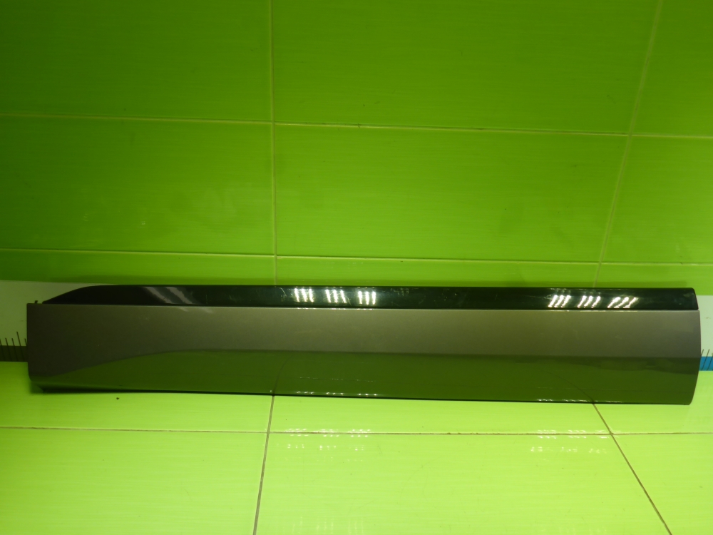 Накладка двери передней левой