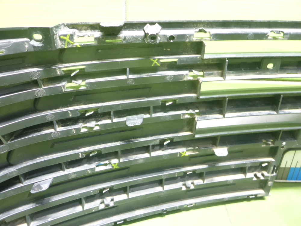 Решетка в бампер центральная