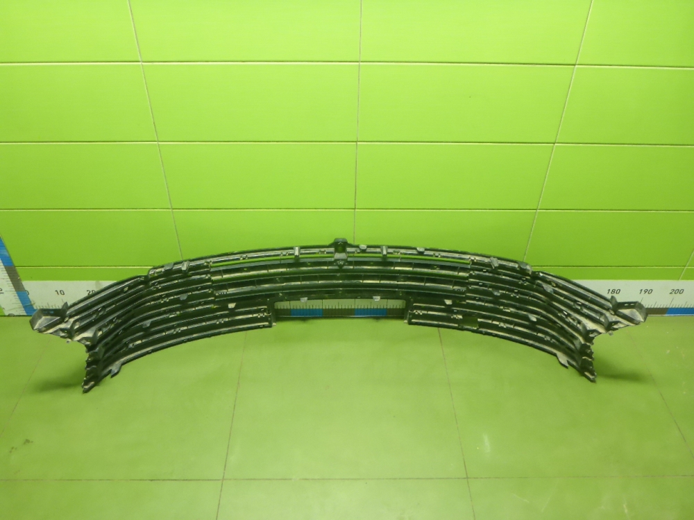 Решетка в бампер центральная