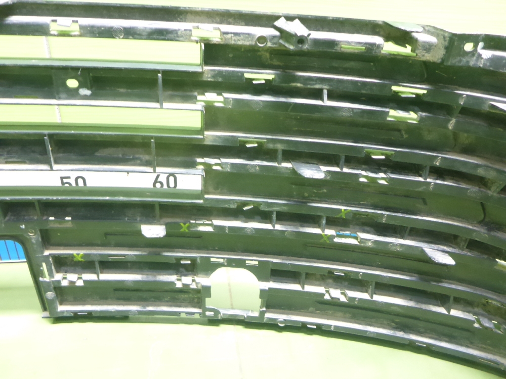 Решетка в бампер центральная