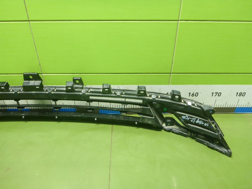 Решетка в бампер центральная