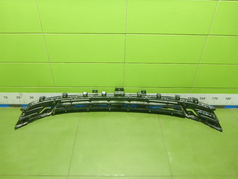 Решетка в бампер центральная