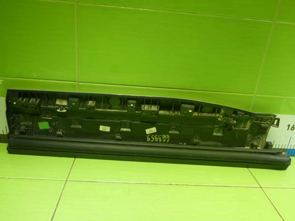 Накладка двери задней правой