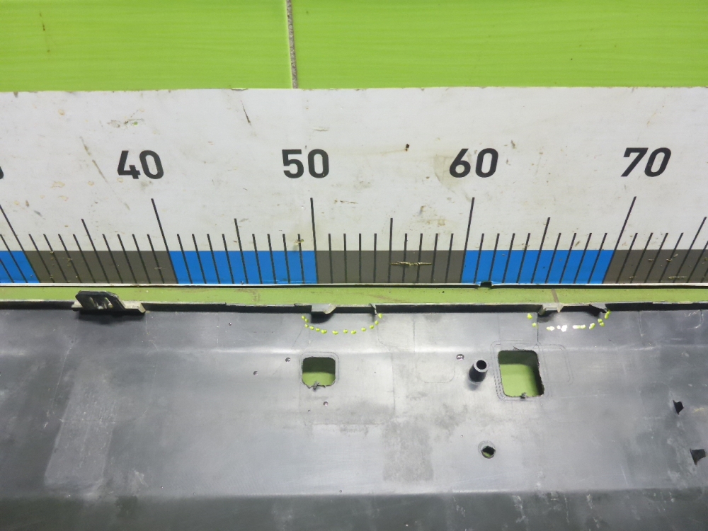 Решетка в бампер центральная