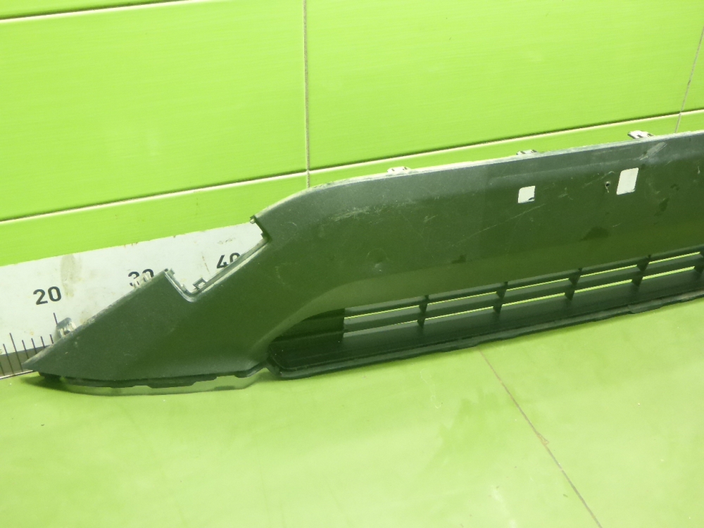 Решетка в бампер центральная