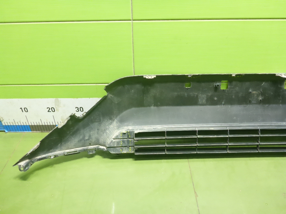 Решетка в бампер центральная